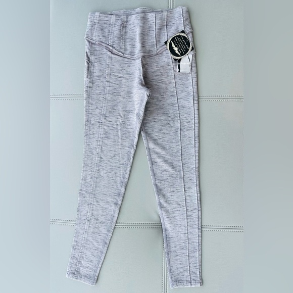 New with tags! FREE PEOPLE MOVEMENT Hybrid Legging in GREY Size XS - Picture 7 of 16